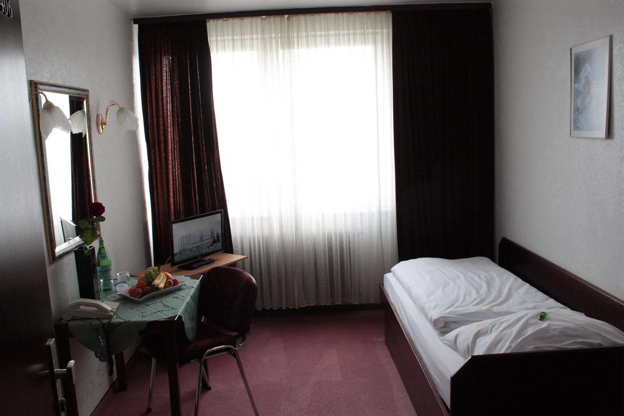 Hotel Mainbogen Оффенбах Экстерьер фото
