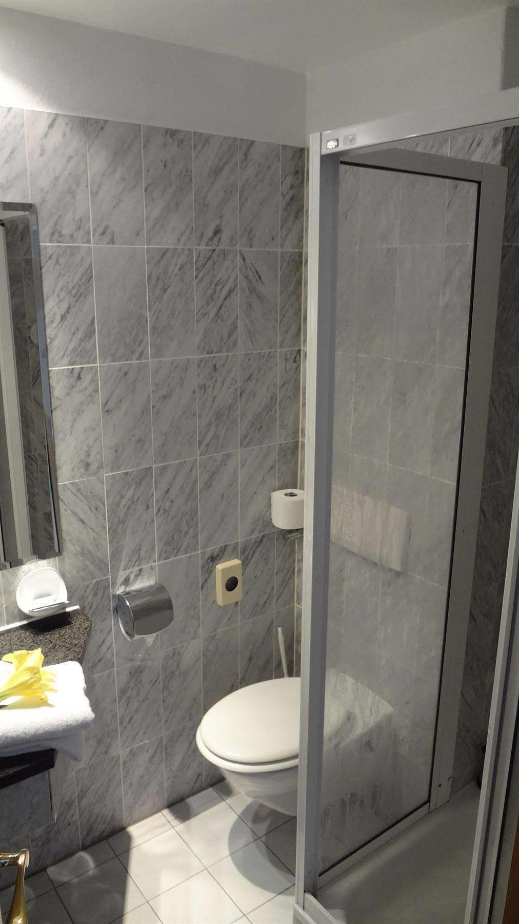 Hotel Mainbogen Оффенбах Экстерьер фото