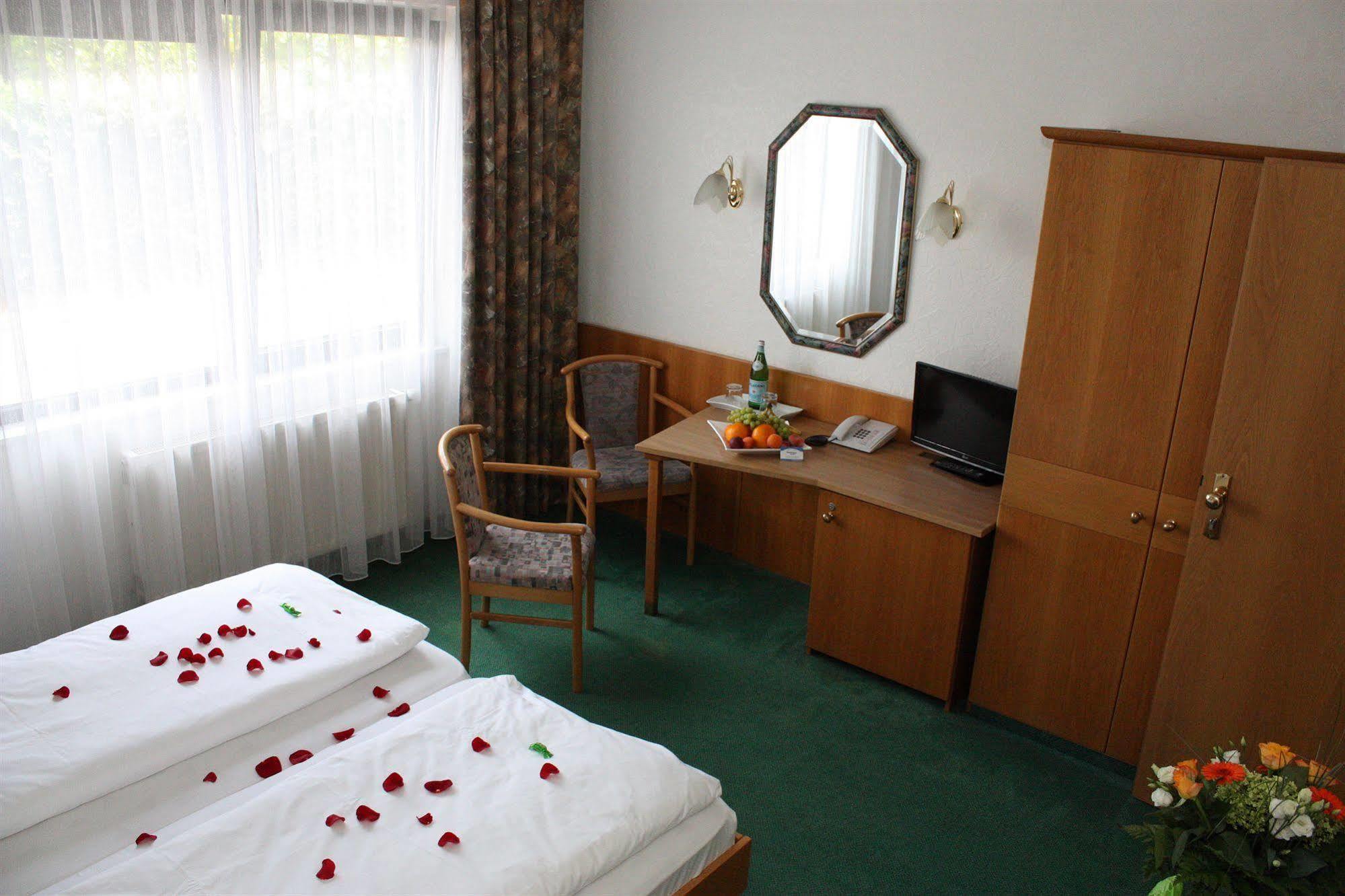 Hotel Mainbogen Оффенбах Экстерьер фото