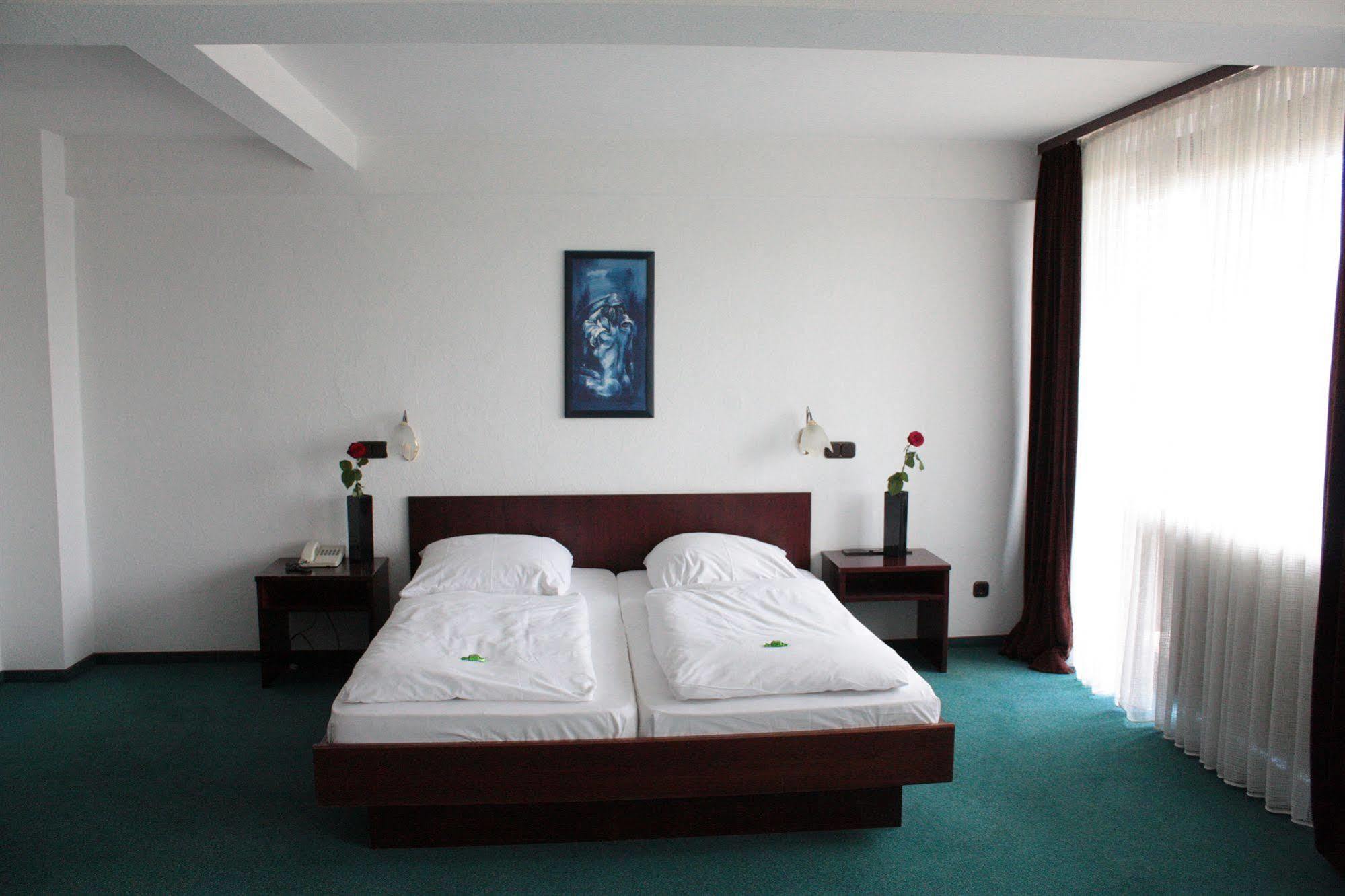 Hotel Mainbogen Оффенбах Экстерьер фото