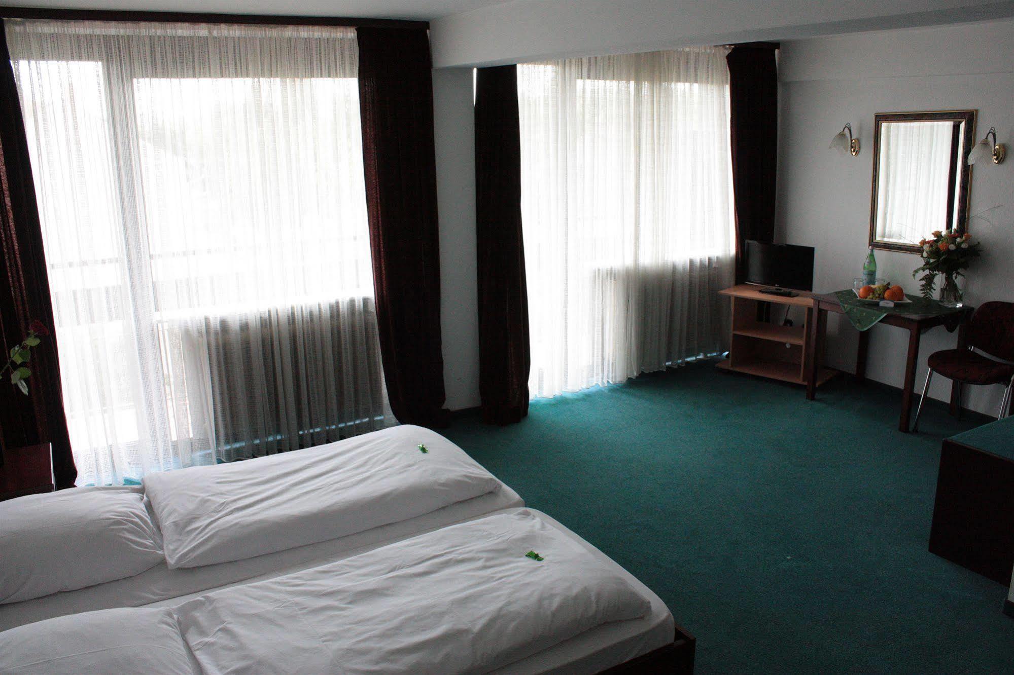 Hotel Mainbogen Оффенбах Экстерьер фото
