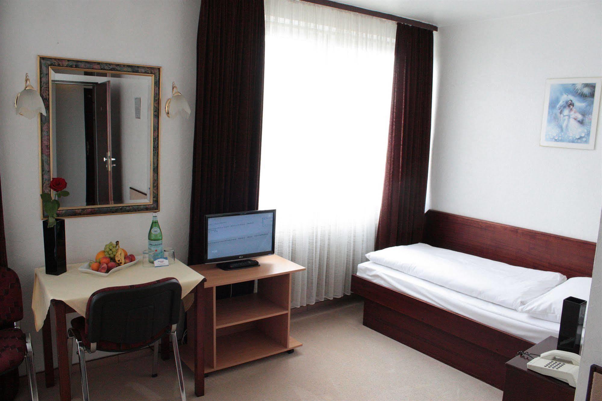 Hotel Mainbogen Оффенбах Экстерьер фото