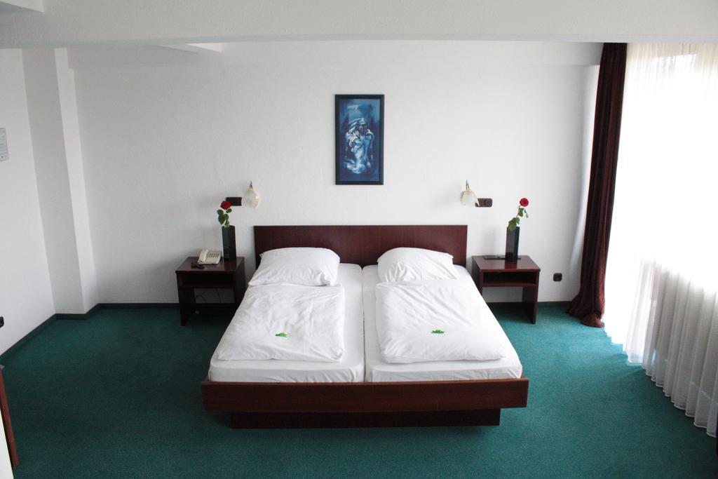 Hotel Mainbogen Оффенбах Экстерьер фото