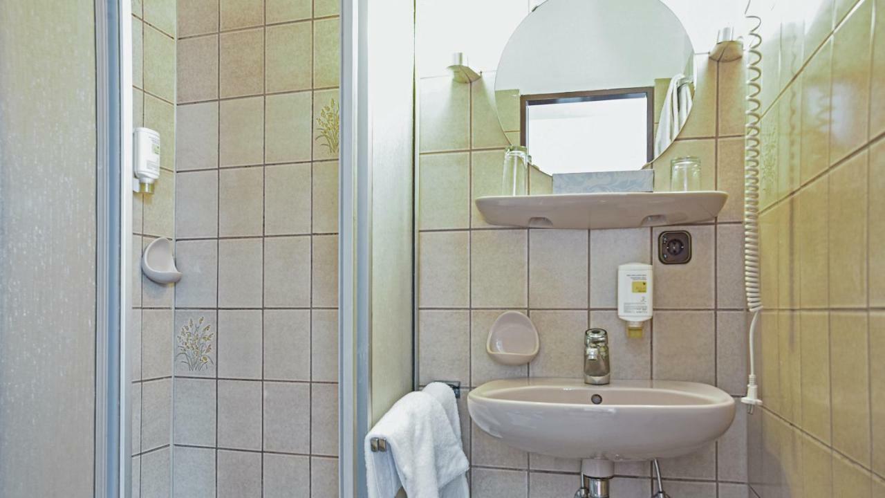 Hotel Mainbogen Оффенбах Экстерьер фото