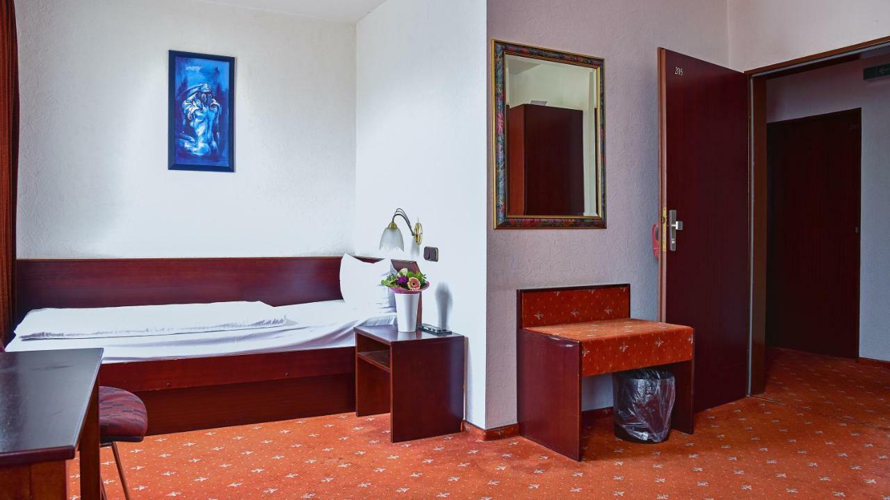 Hotel Mainbogen Оффенбах Экстерьер фото